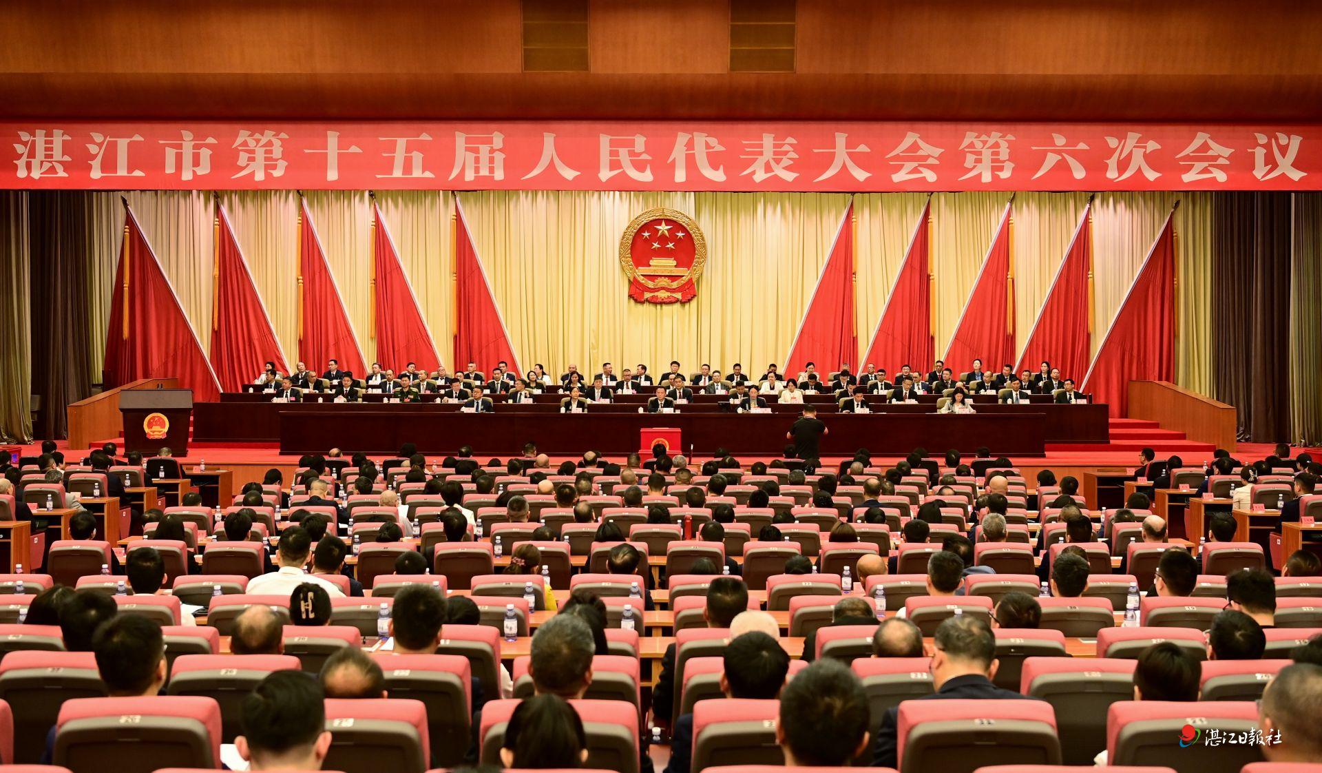 市十五屆人大六次會(huì)議勝利閉幕